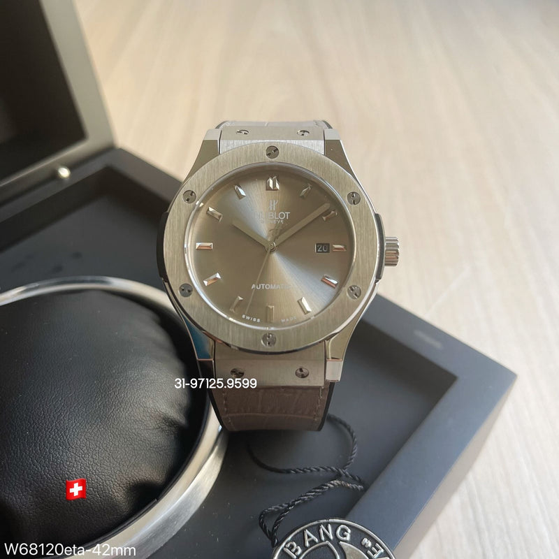 Hublot Fusion - 42mm / Couro cinza